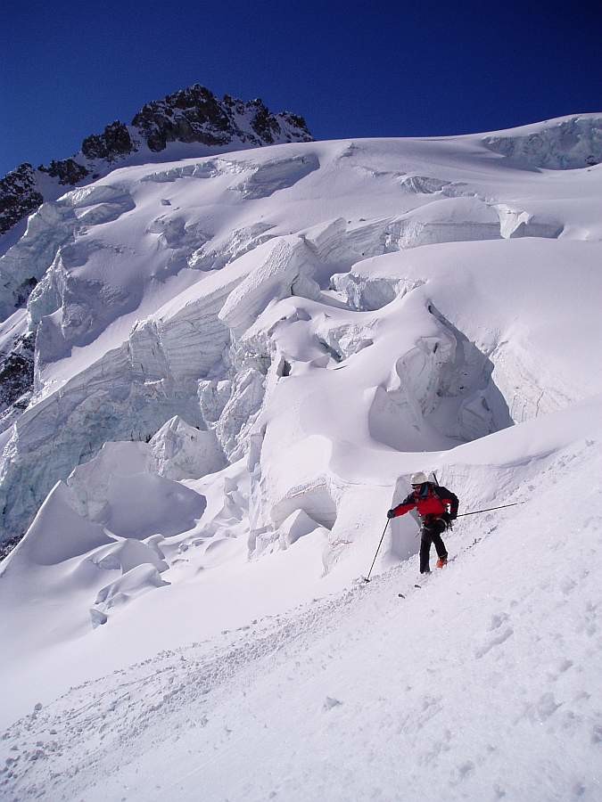 Traversée Pelvoux 2004 : le secteur extraordinaire seracs des violettes et couloir Chaud