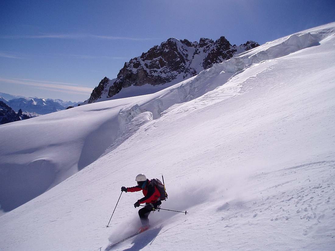 Traversée Pelvoux 2004 : Secteur de transition entre le Glacier du Pelvoux et le Glacier des violette , 3500m env.