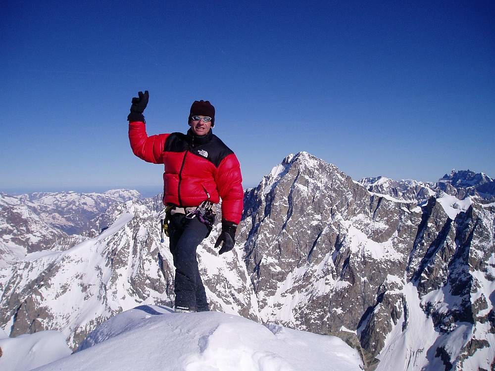 Traversée Pelvoux 2004 : Alain et son univers , tu m'as donné un accès temporaire , tu as fais toutes les voies qui sont en arrière plan ...