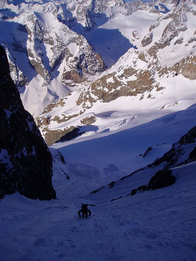 Traversée Pelvoux 2004 : dans le couloir Coolidge , drôle Révérand tu es vraiment de tous les bon plans toi!