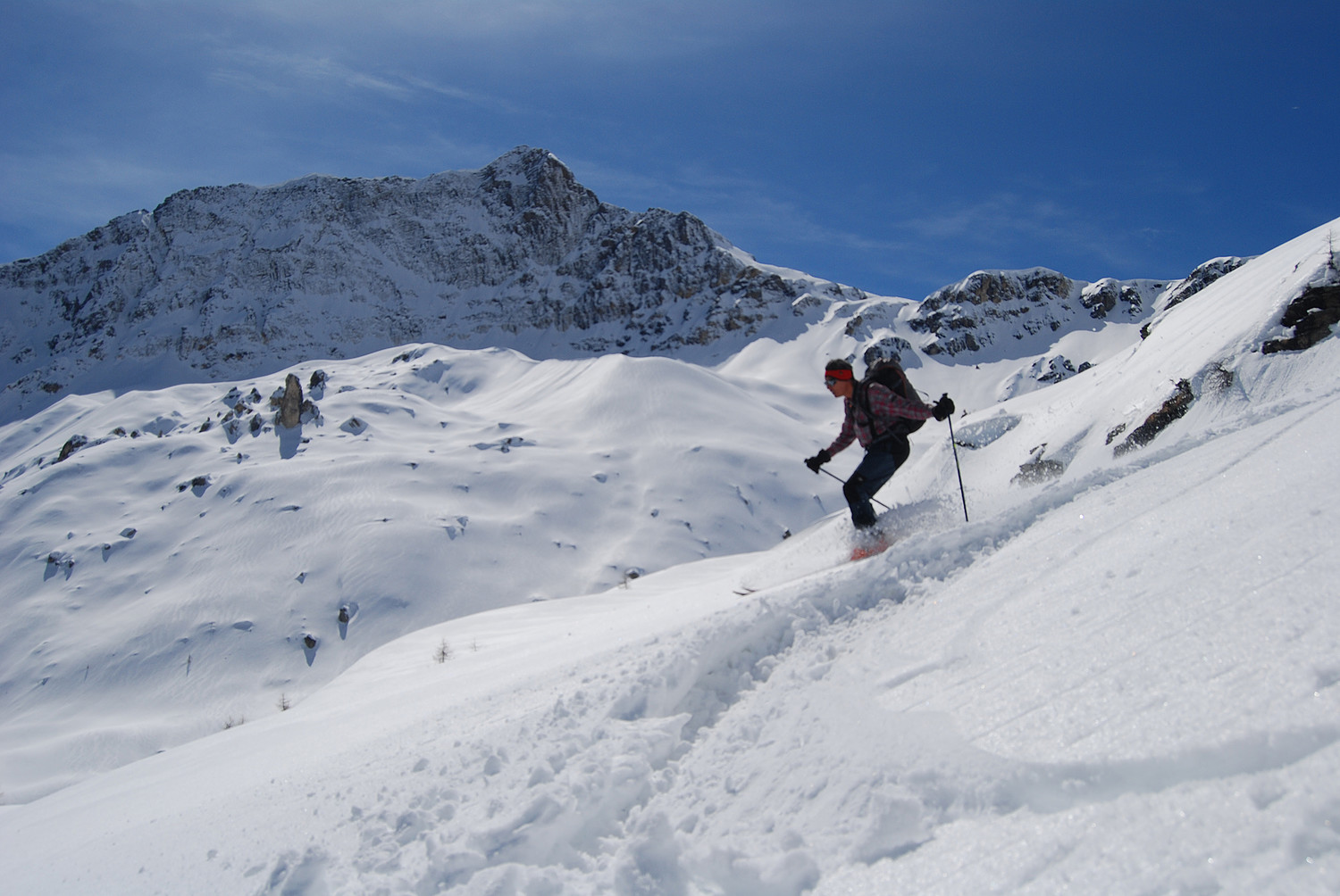 Gianluca in azione con il Piz Cancian 3103 m sullo sfondo.