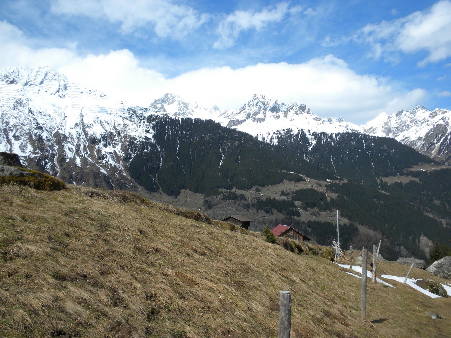 Top le foehn, pic-nic au soleil, tempête le matin. Vue depuis le Felliberg avant de plonger vers Gurtnellen