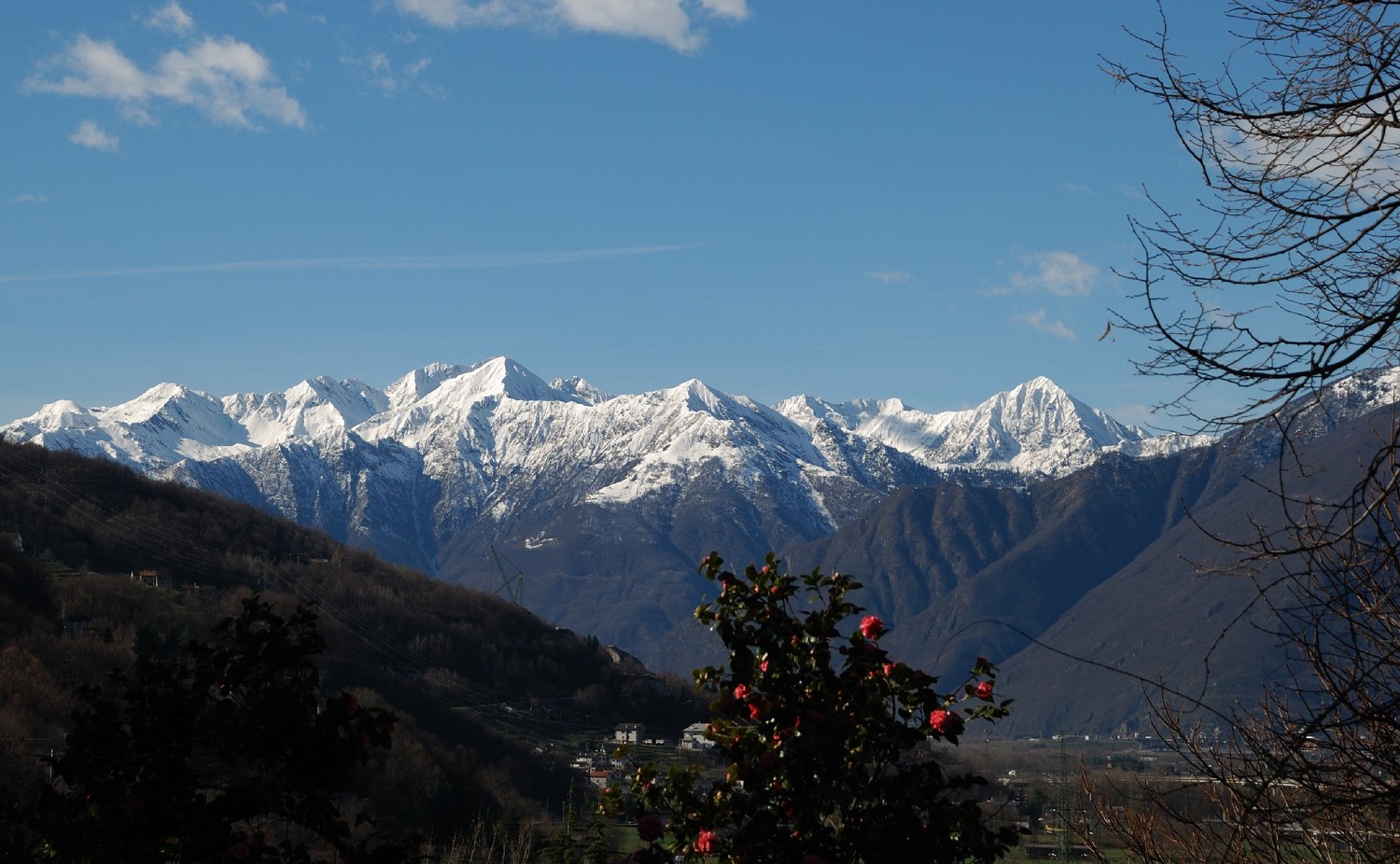 Depuis le Val Vigezzo, vue sur les sommets dominant le Val Strona