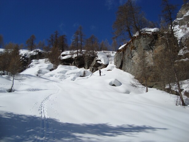 Salendo al Pizzo del Ramulazz; sopra alp Remolasch, passaggio dorsale rocciosa