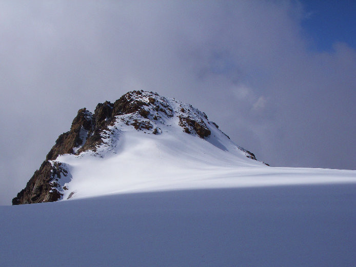 L'antécime sur laquelle débouche l'arête