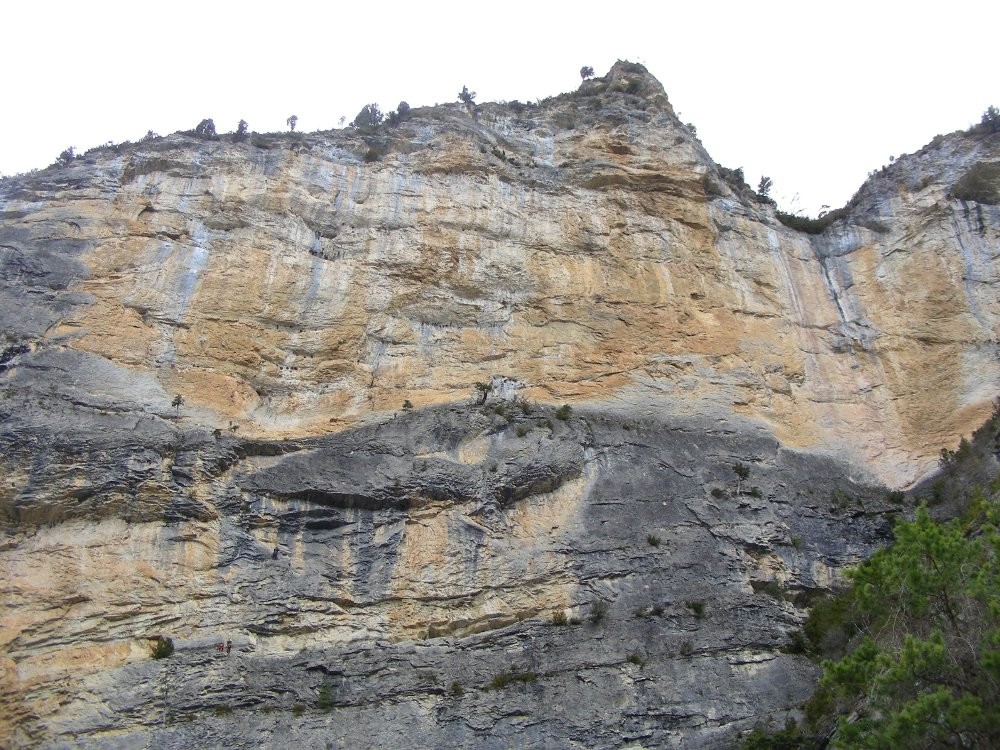 Le haut de la falaise de Pipeline (Gorges des Gâts)