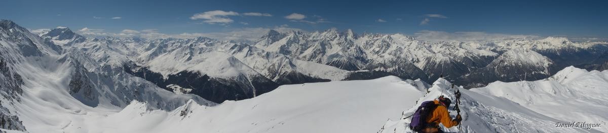 Vue en direction du massif du Mont-Blanc