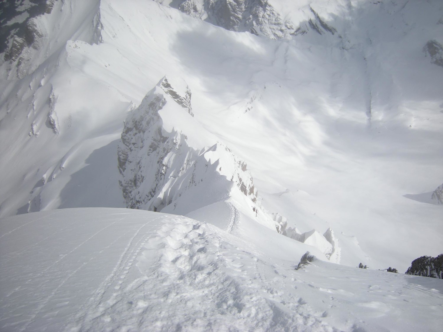 Dent de Barme. Couloir ENE. Le fil de l'arête NE.