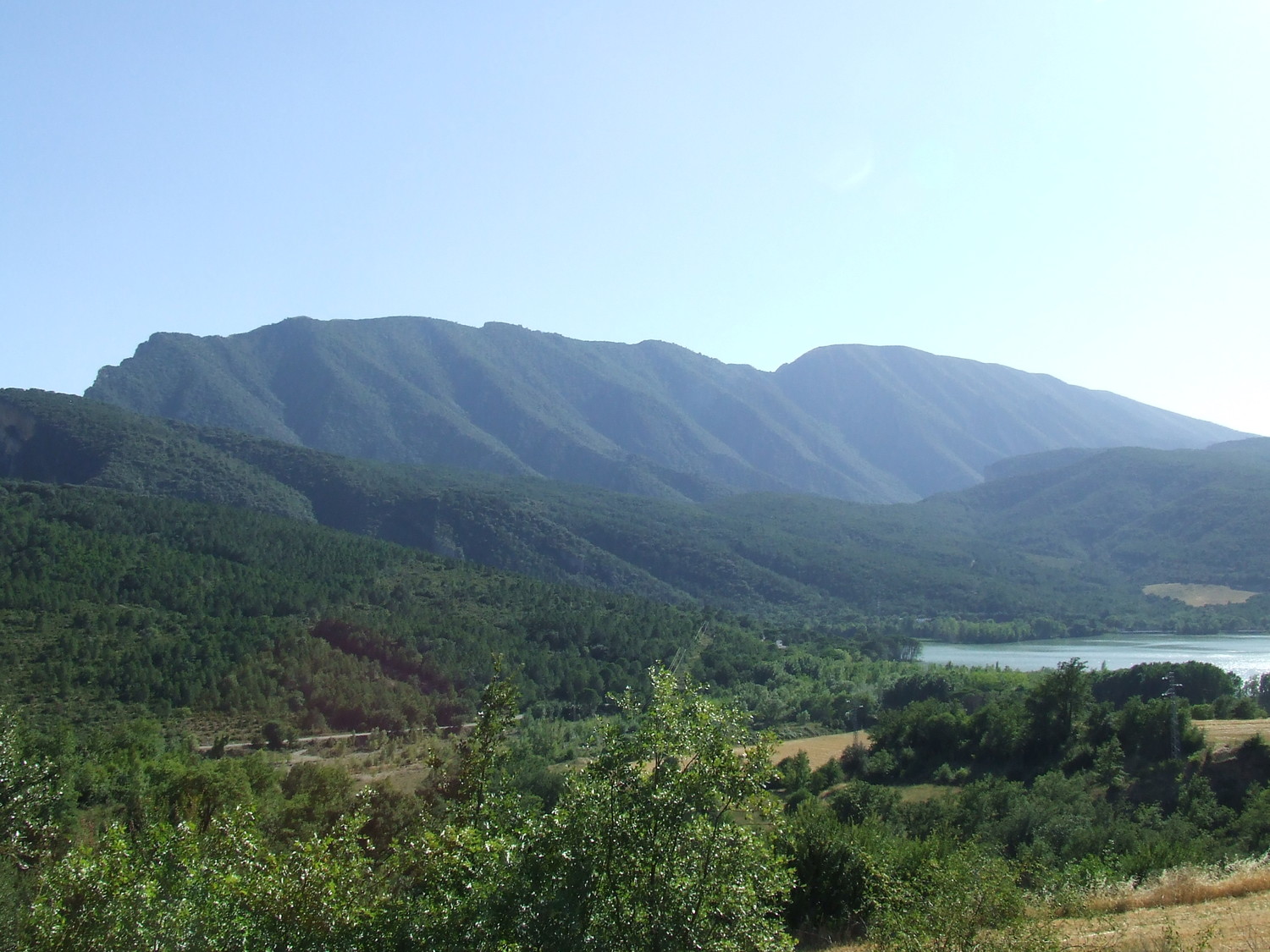 La vertiente N de la sierra de Montsec d'Ares (Cataluña)
