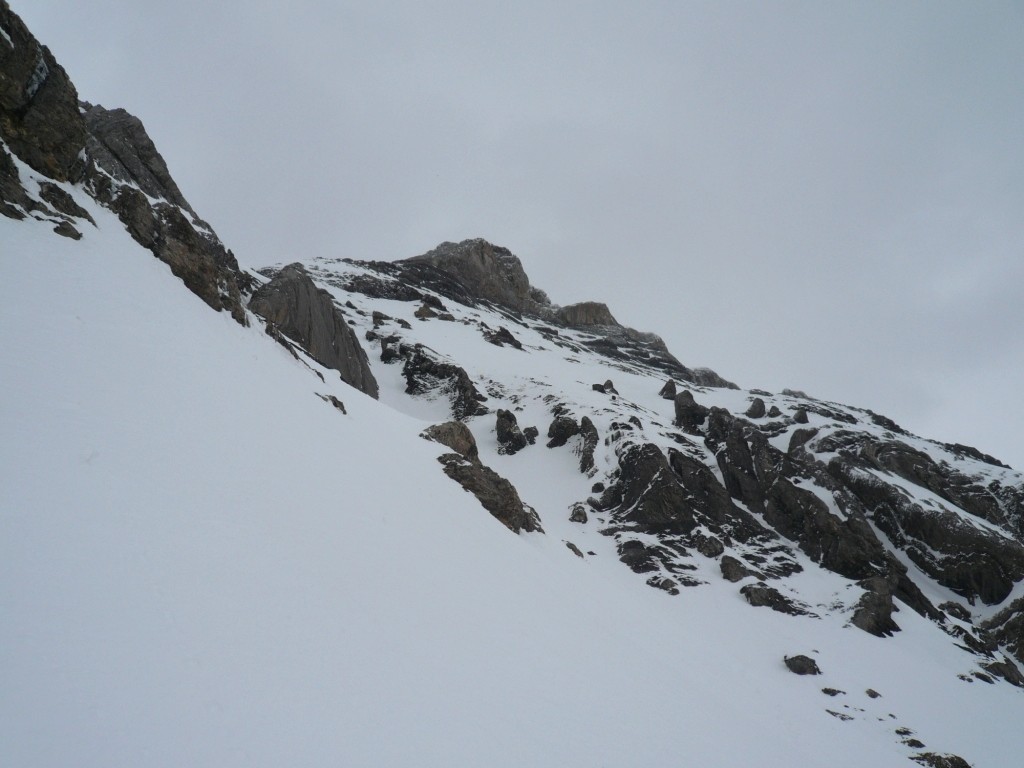la rampe inférieure à l'approche du couloir central