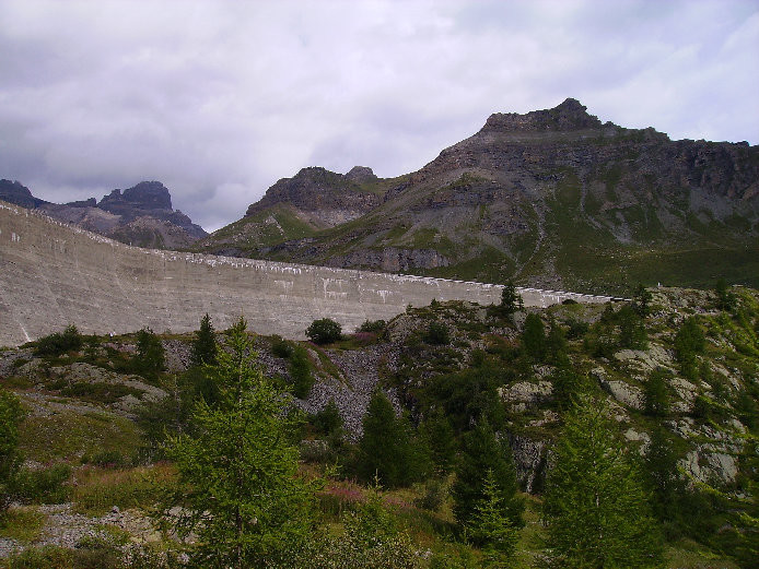Arrivée au barrage de Salanfe