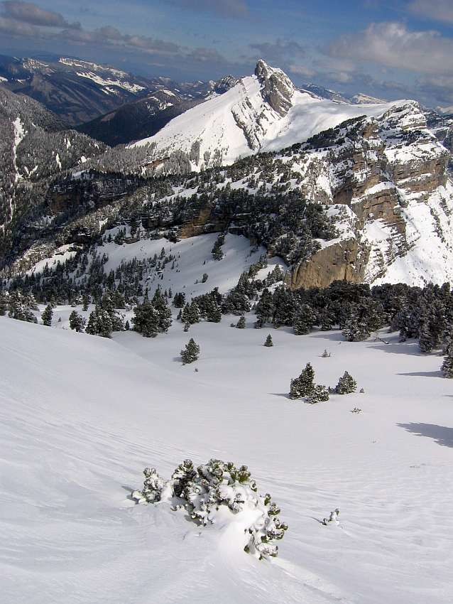 DentCrolles/Rocher Du Midi : Haut du Secteur N entre le Rocher et Perquelin , au fond le secteur Malissard