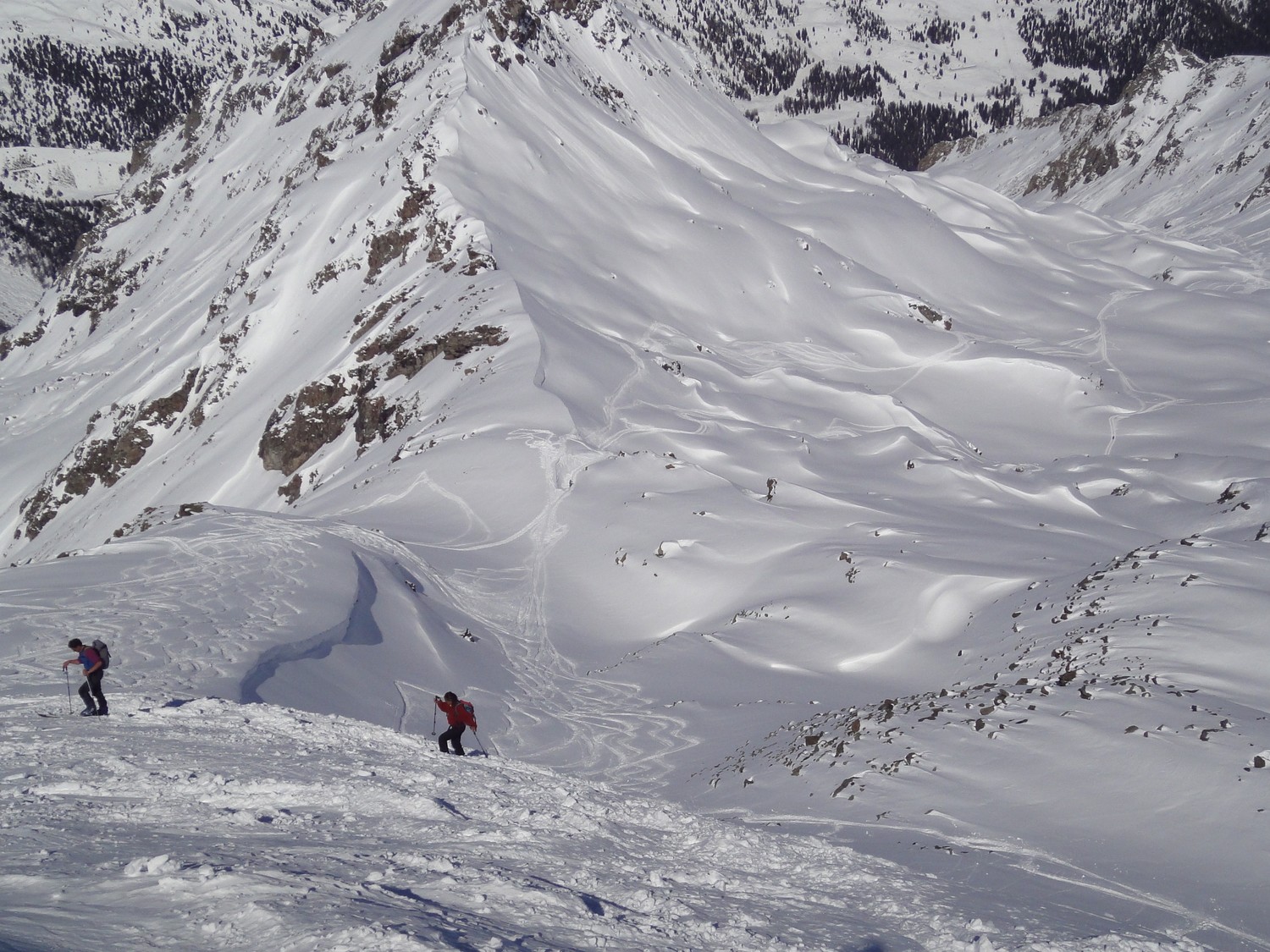 Au dépôt de skis du Métailler, vue sur la voie normale
