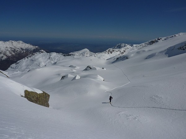 Salendo alla Punta Liamau. Sguardo sulla pianura dai pressi del colletto quotato m 2670