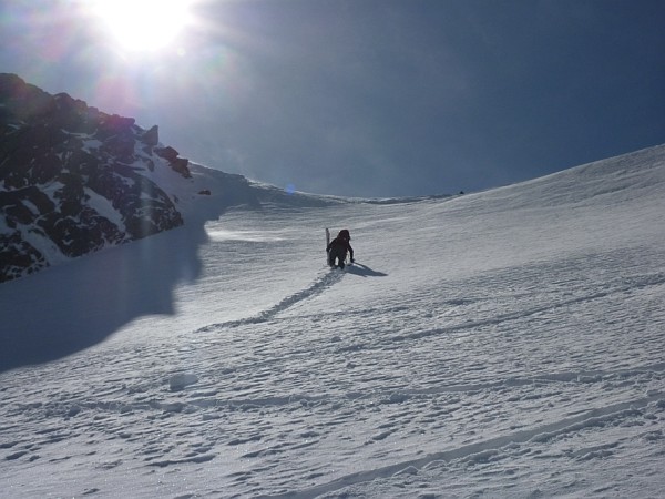 Salendo alla Punta Liamau. Gli ultimi metri verso il colletto.