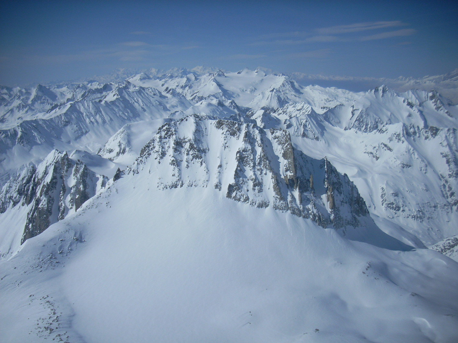 Parete NE del Chuebodenhorn vista dalla vetta