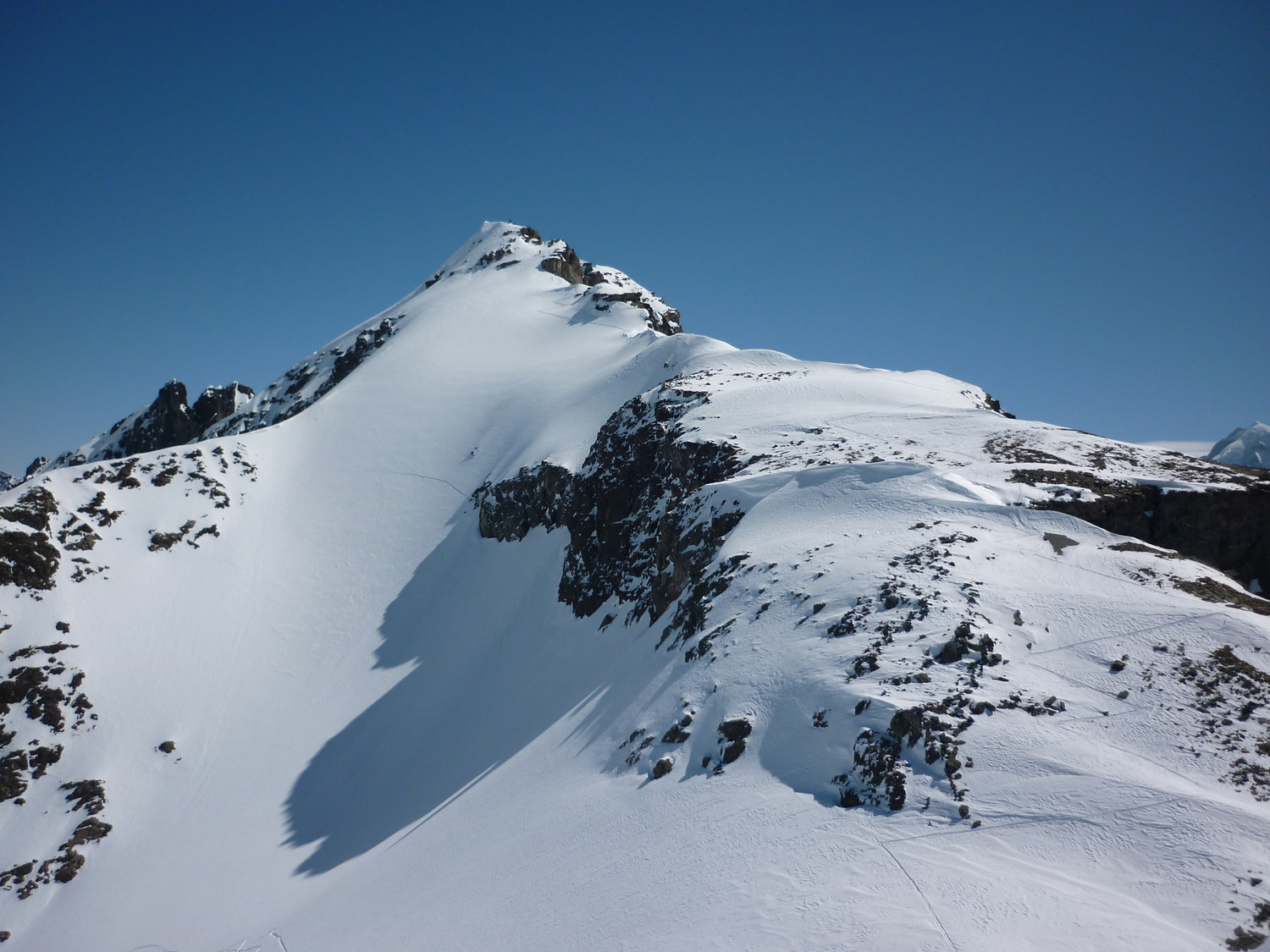 La crête menant au Belvédère et le du Glacier du Mort depuis le sommet