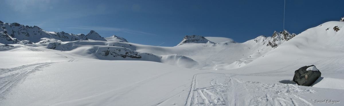 Lac du Pt2749 et le bas du glacier du Grand Désert