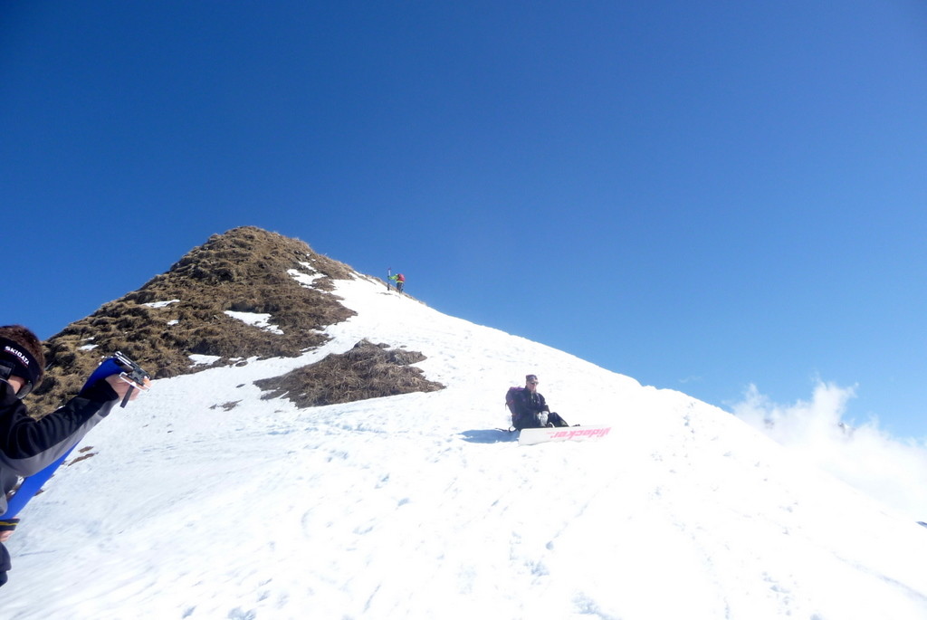 On doit finir à pieds sur l'arête