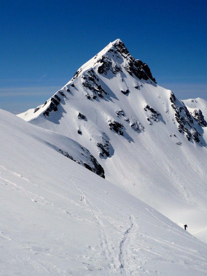 Arête Est depuis le col du Baton