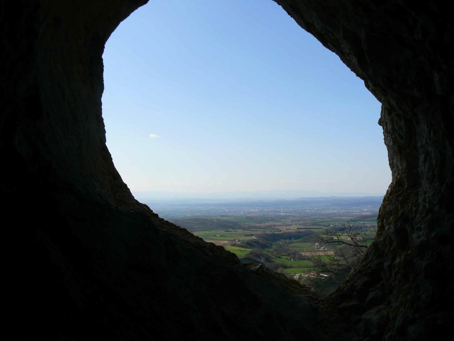 Par le trou (au sommet du Spigolo, combe d'Oyans)