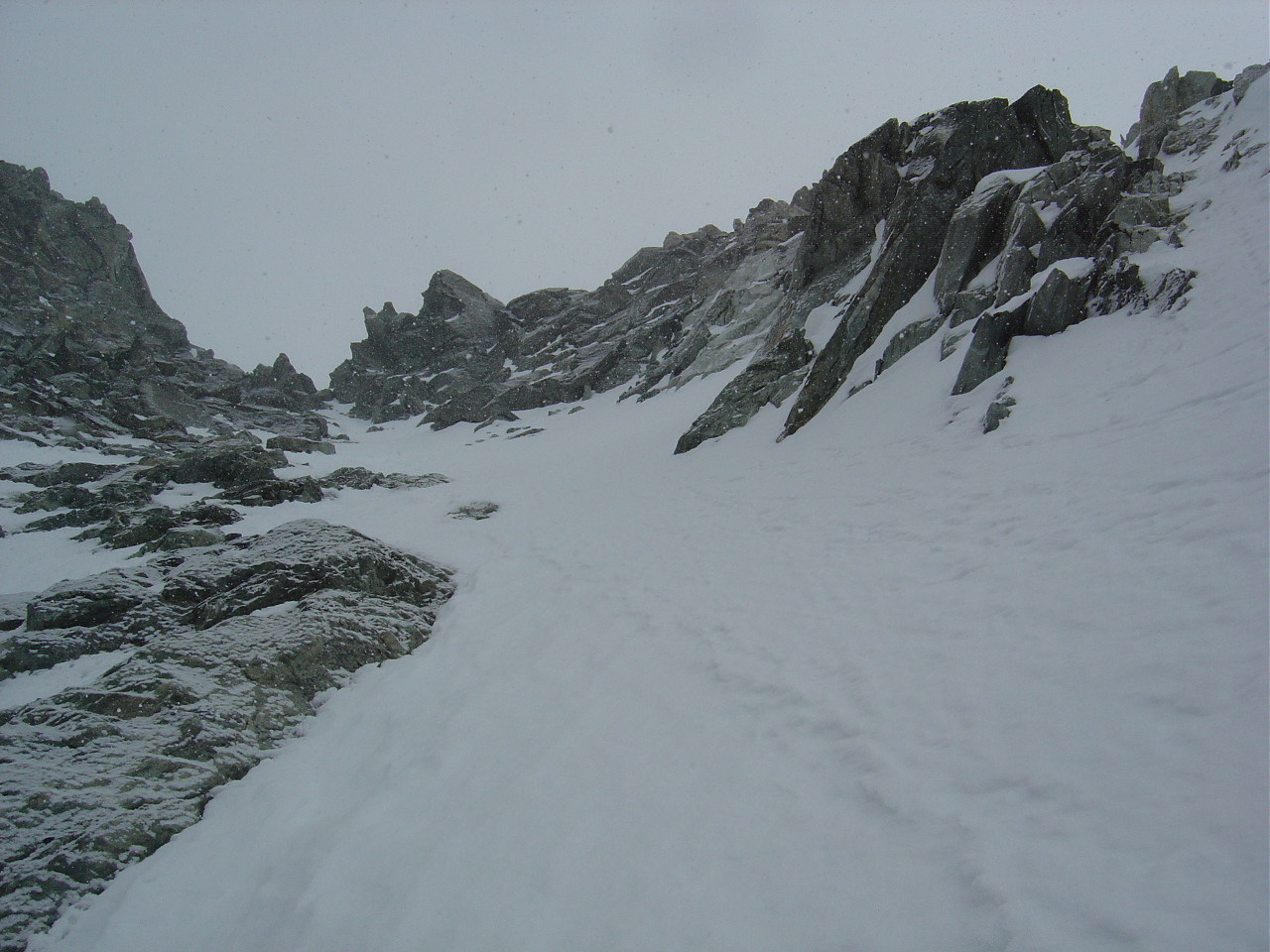 La brèche de l'arête S se rapproche.