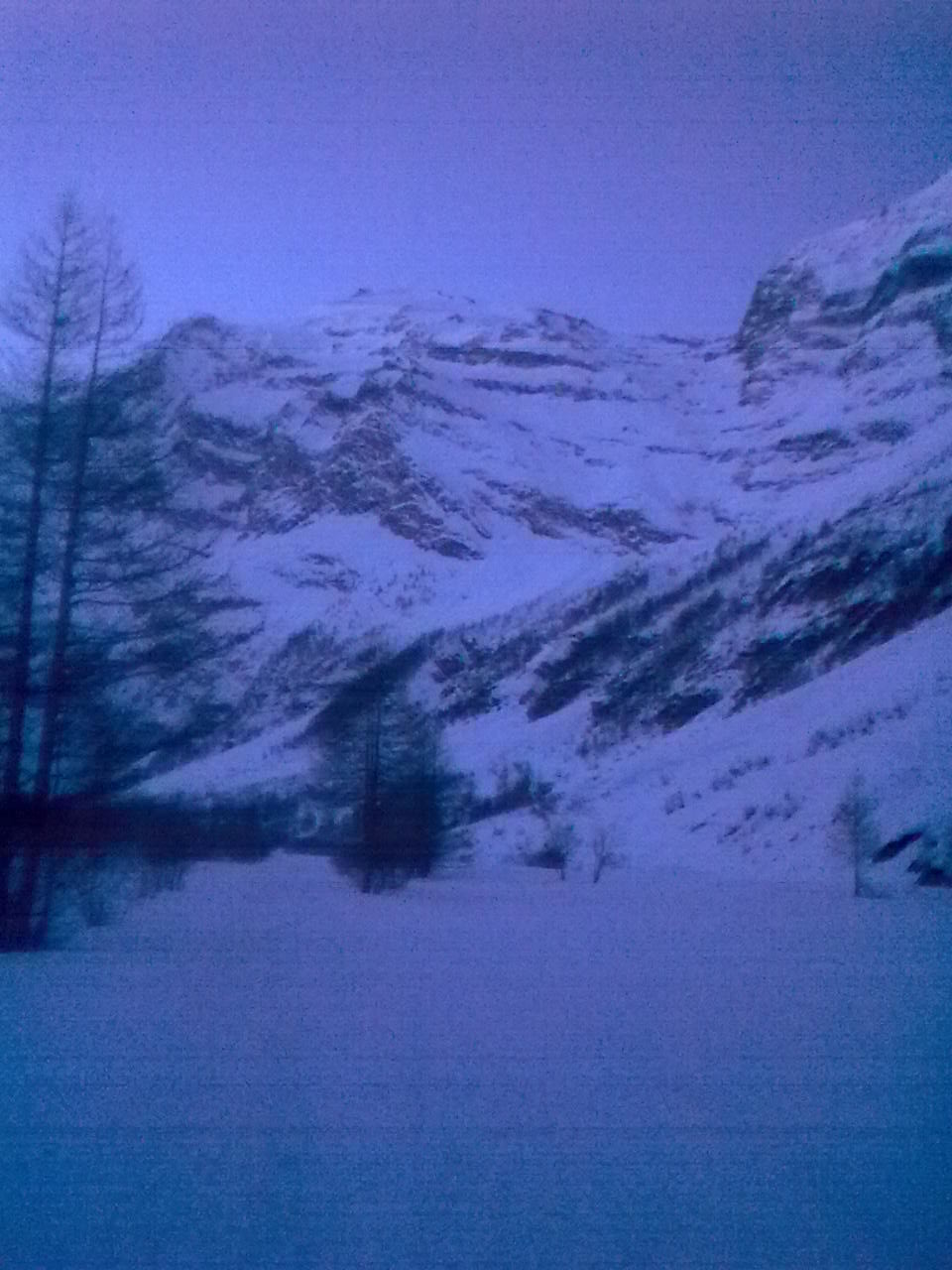 vue de la face à l aube depuis le vallon d'avérole