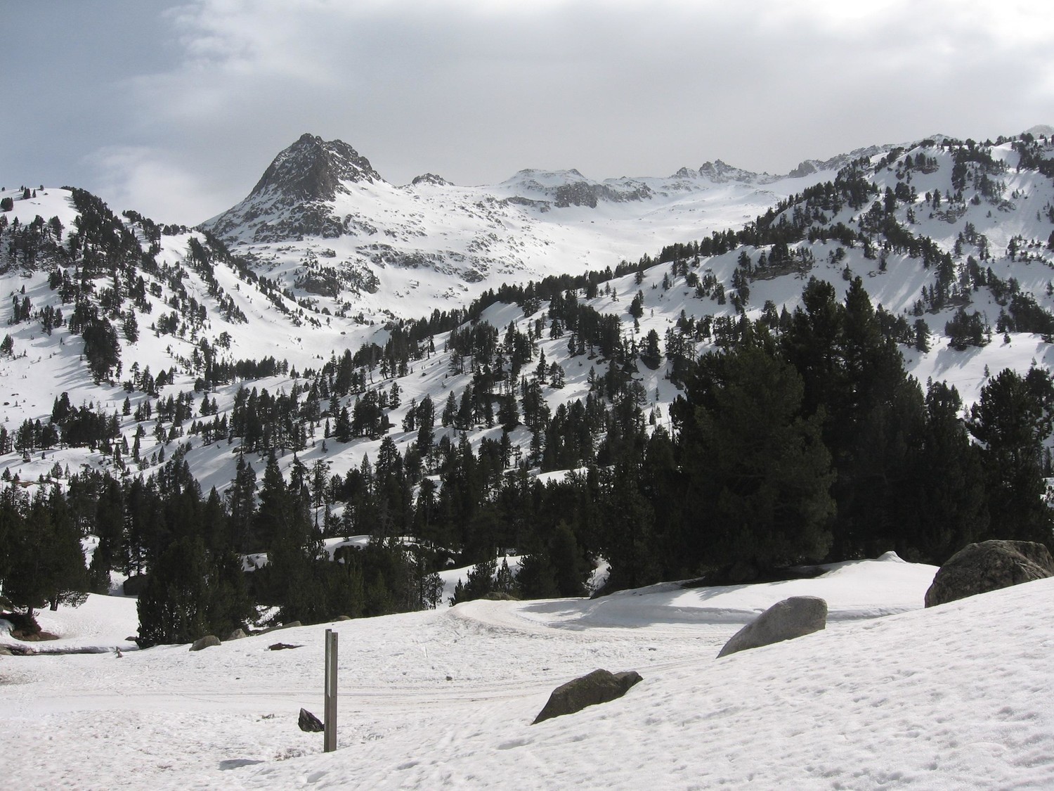 Vue vers le refuge depuis la Besurta