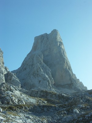 La face N du Naranjo de Bulnes La face N du Naranjo de Bulnes
