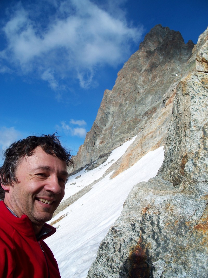 Au pied des pointes de Burlan, JM et l'Aiguille du Plat de la Selle
