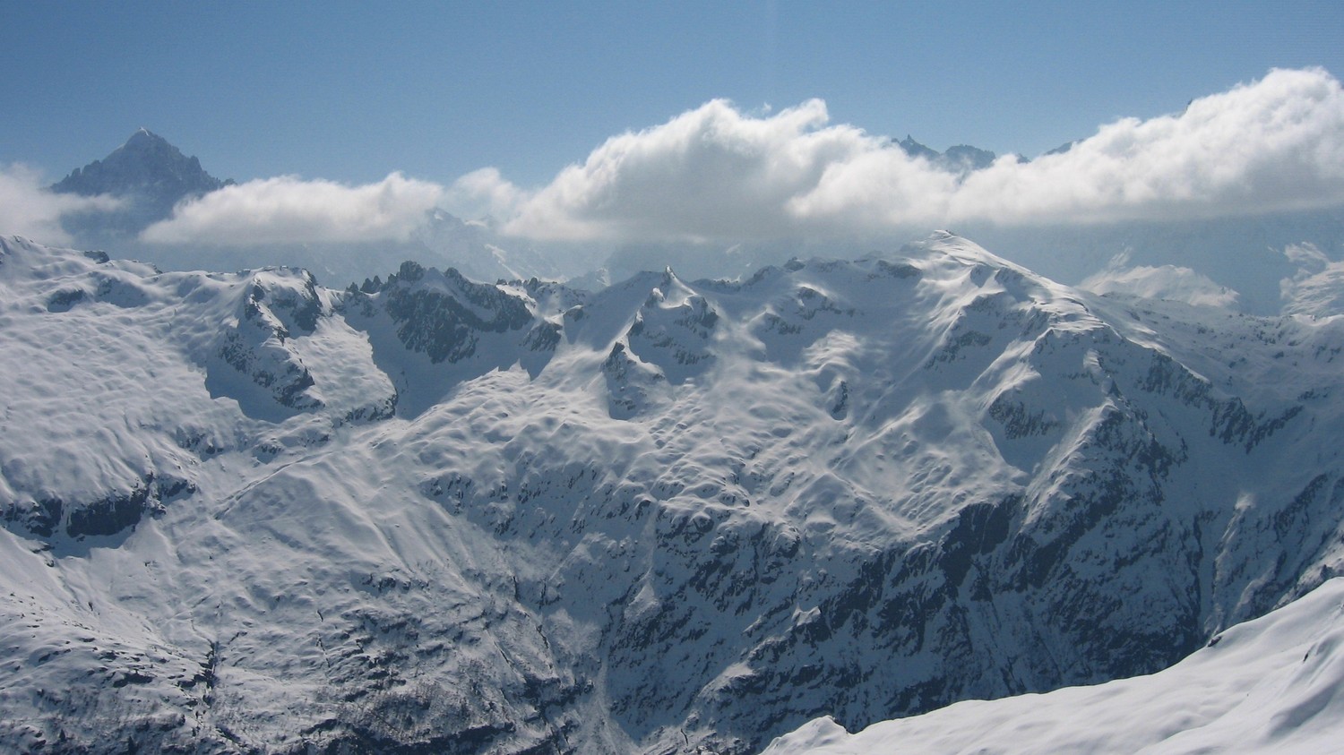 L'envers des Aiguilles Rouges côté Brévent.
