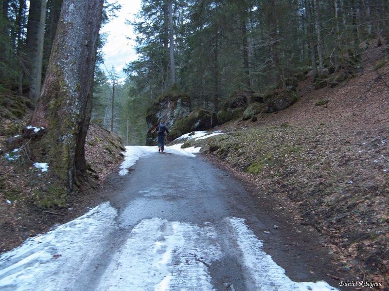 Départ après Plans-sur-Bex avec du portage
