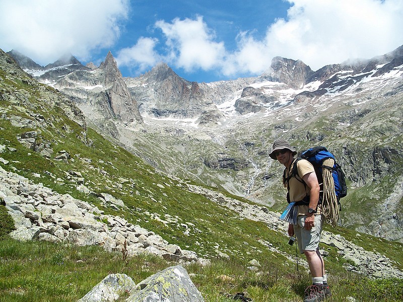 Montée au Soreiller. Il n'a pas de knickers, mais des bermudas.