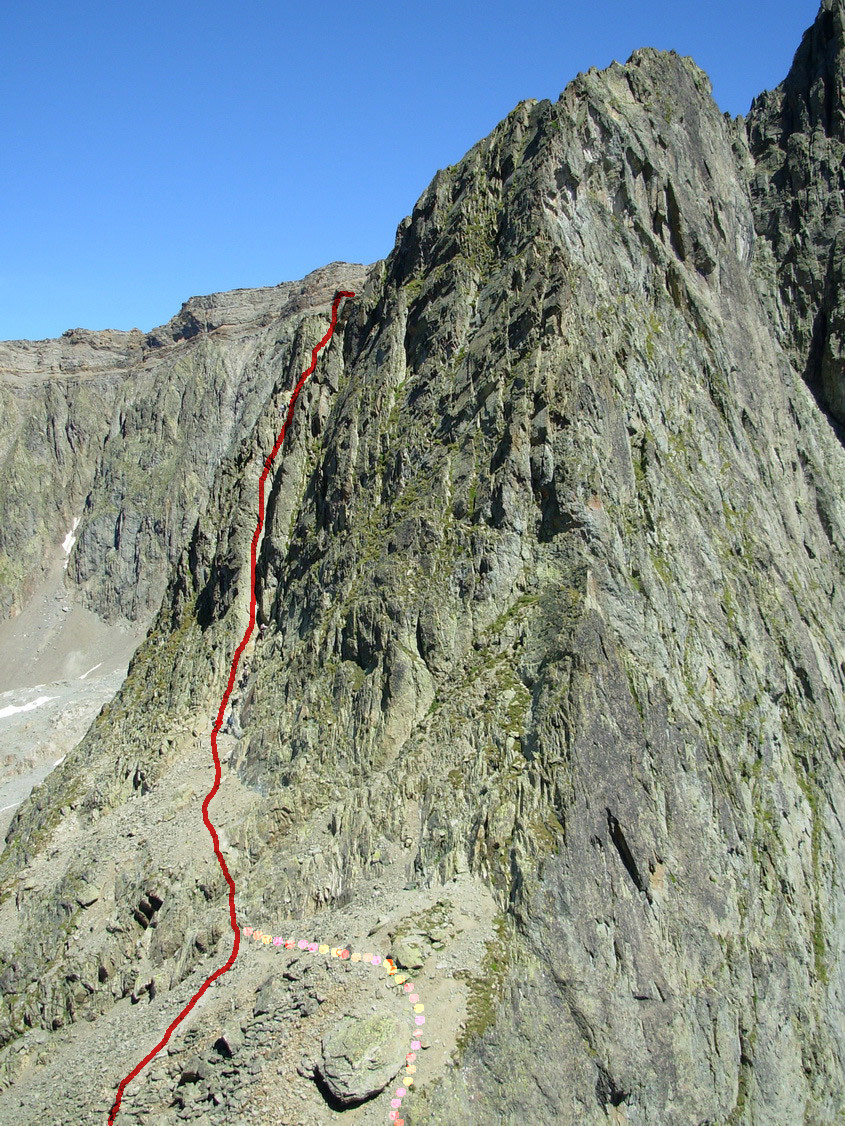 La fissure de 30m depuis le Col des Aig. Crochues
