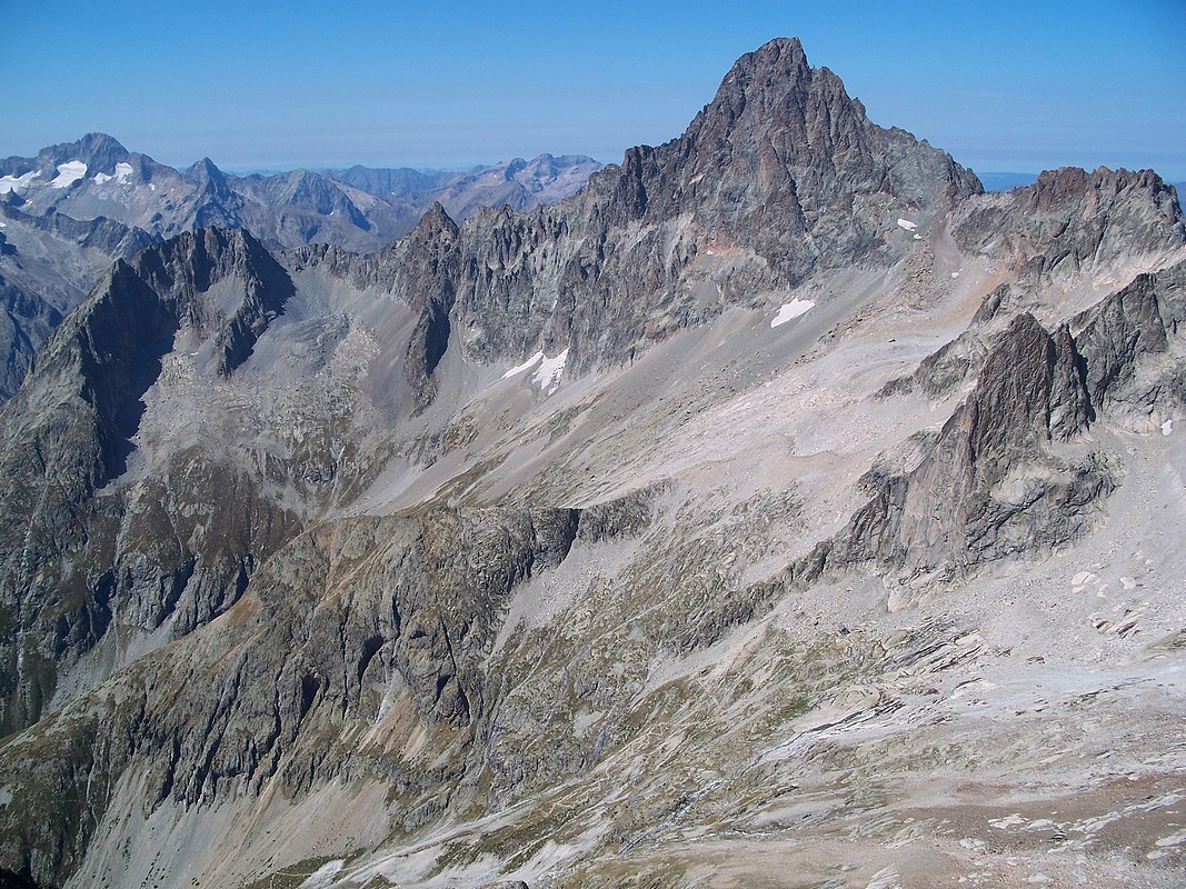 Dans VO au Rouget, vue sur le cirque du Soreiller