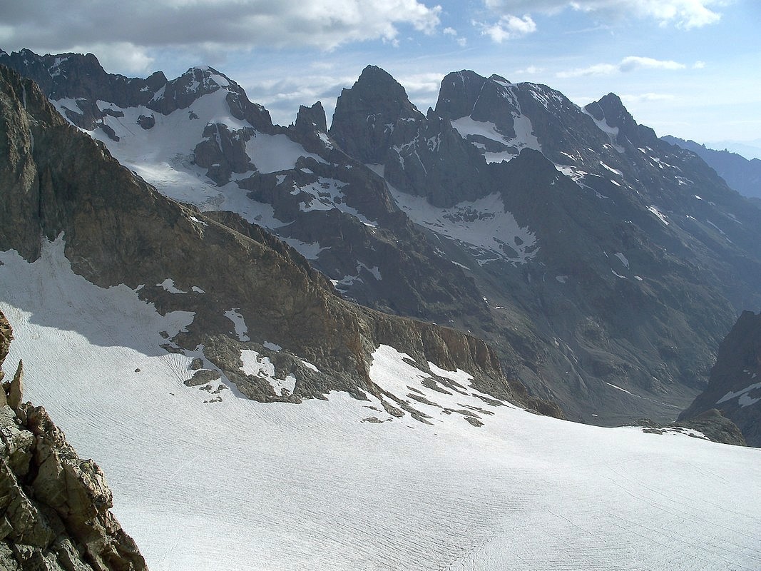 Traversée des Boeufs Rouges, vue sur le glacier du Sélé