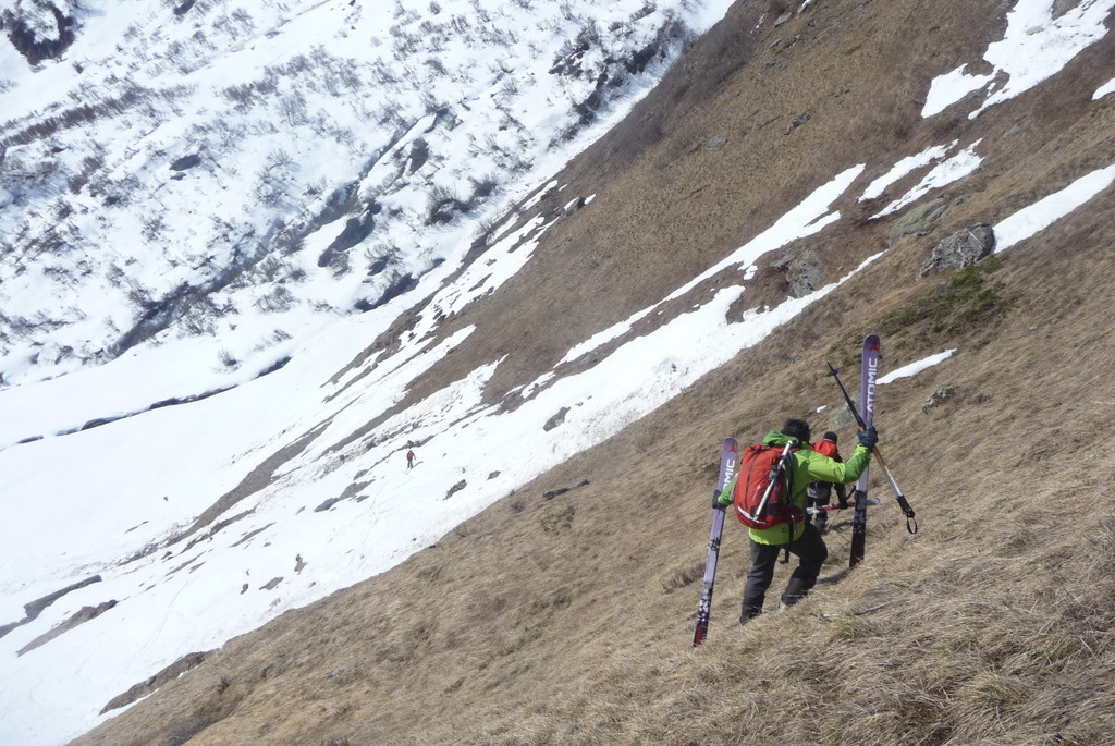 Courte partie déneigée sous le chalet de la platière