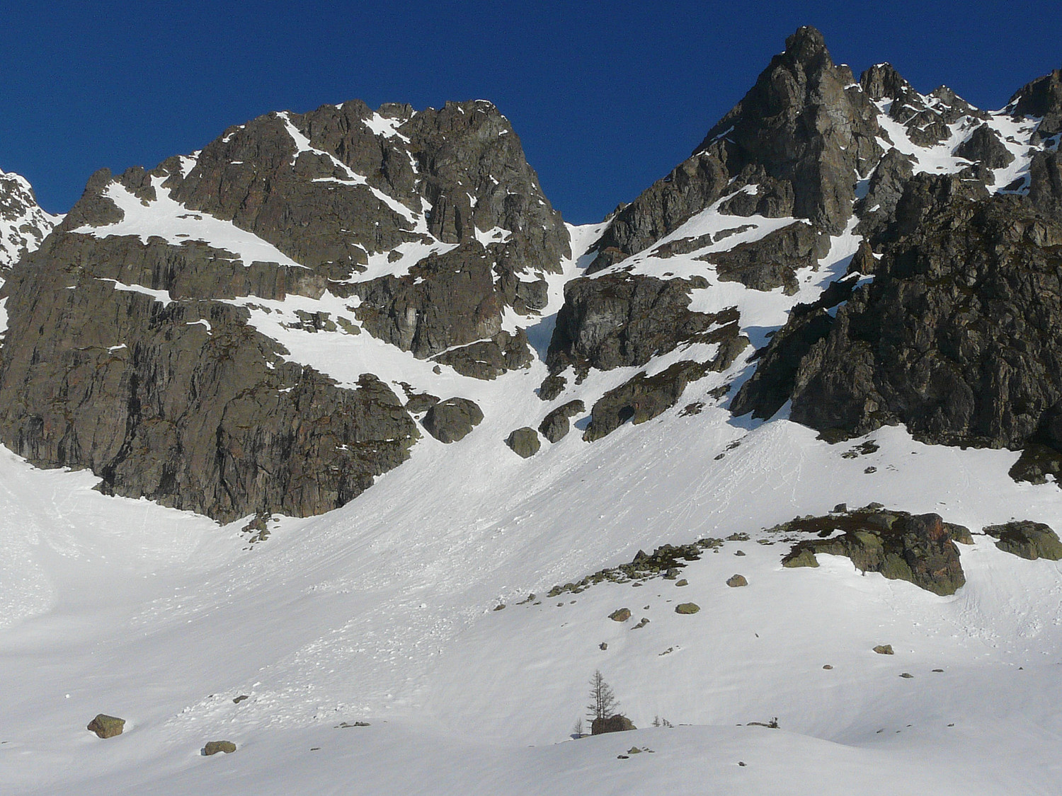 La brèche des Perrons et le couloir y menant