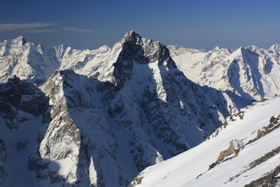 L'Aiguille du Plat de la Selle et le Col de Burlan, vus du Dôme de la Lauze L'Aiguille du Plat de la Selle et le Col de Burlan, vus du Dôme de la Lauze