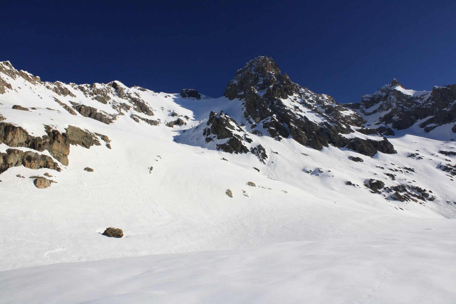 Le versant S du Dôme de la Lauze et le Pic de la Grave