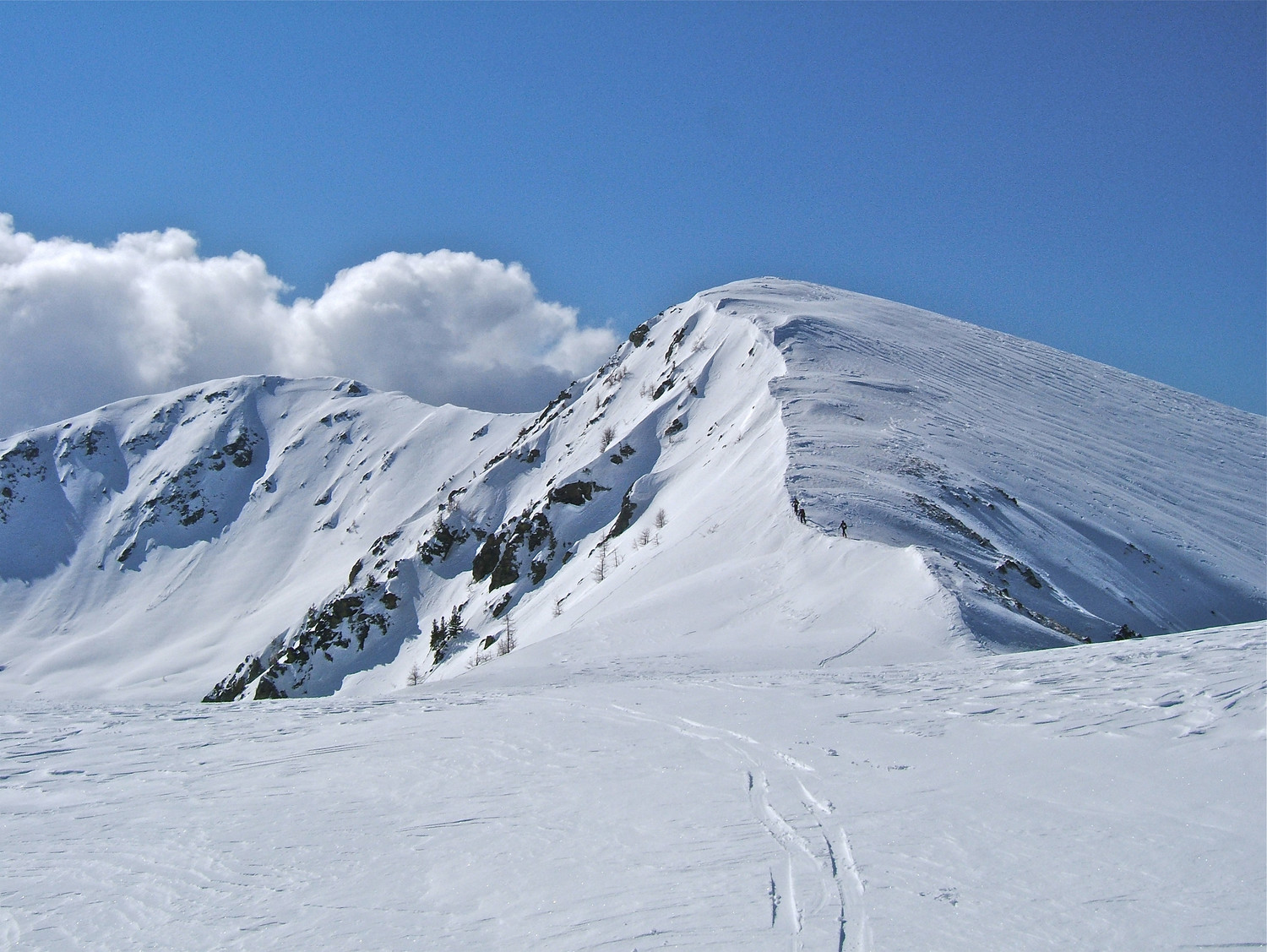 La Cime de Pertus et à sa gauche la Cime de la Valette de Prals, vue de Tête de la Lave.