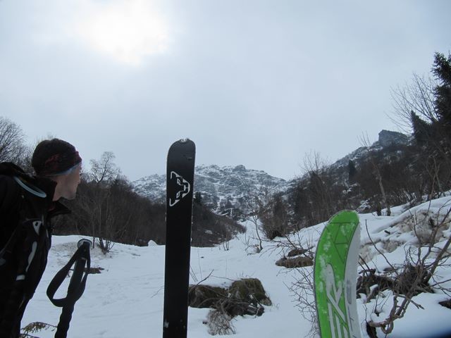 Notre traversée de Belledonne s'achève ici, au bout du couloir d'avalanche du Russeau Perdu...