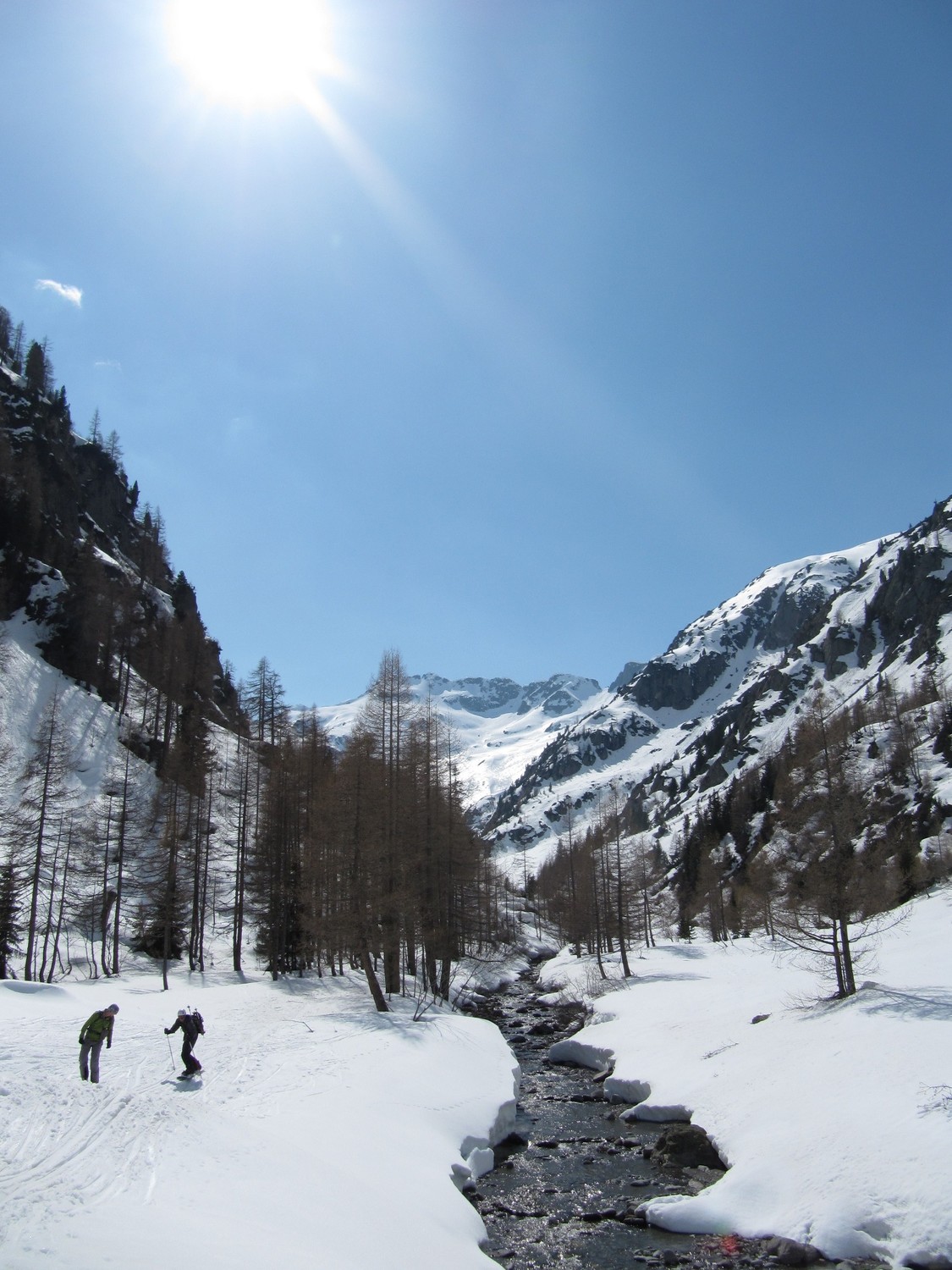 Dur dur le surf dans les vallons des Aiguilles Rouges, hein Manu ?
