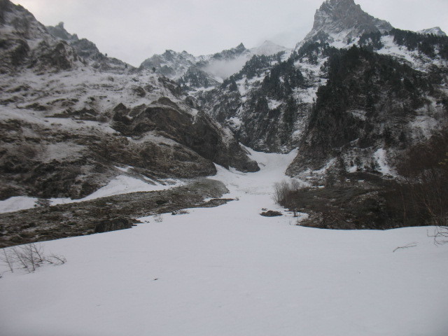 bon ski au pied de la cheminée