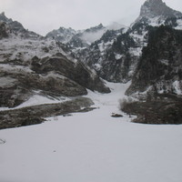 bon ski au pied de la cheminée