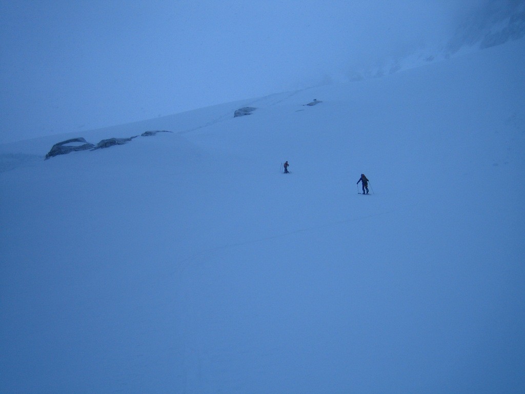 Montée au sommet dans le brouillard