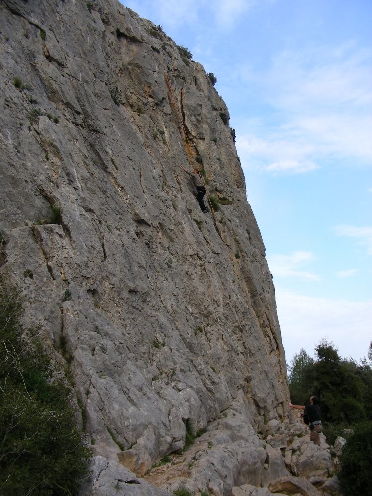 L'éperon "facile" de la falaise de Montmel