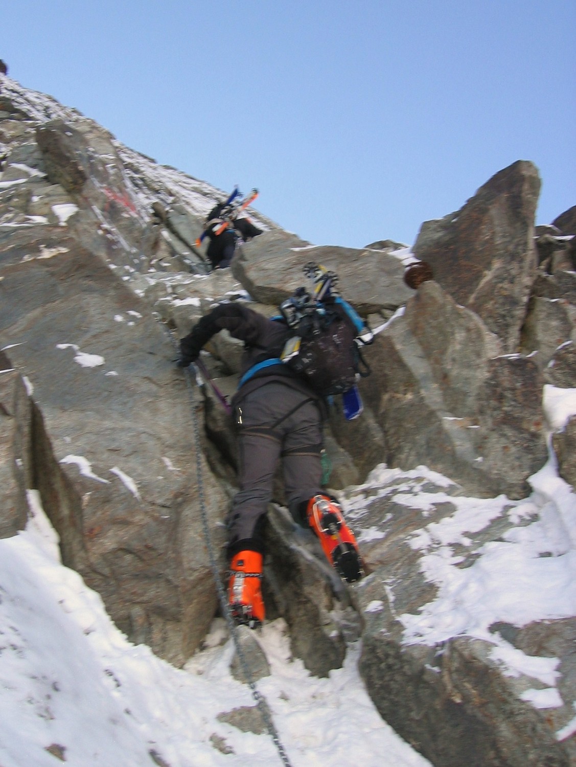 Le pas au départ du versant N du Col de la Gouille