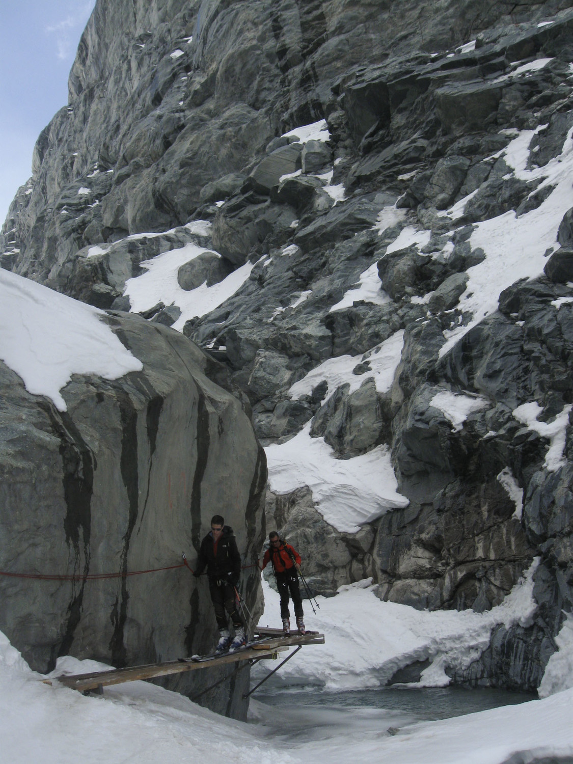 passaggio attrezzato sul torrente del Gornergletscher