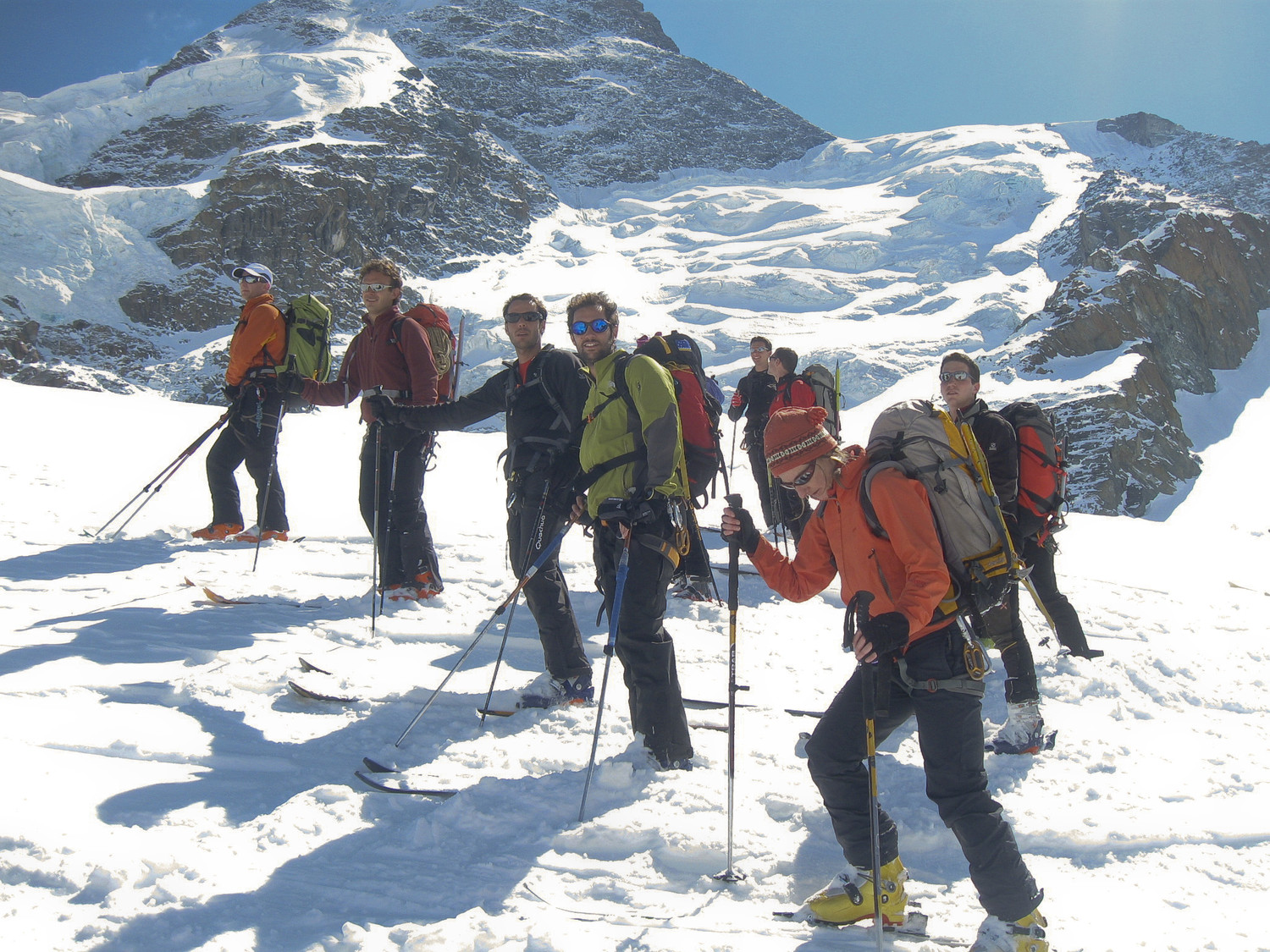 il gruppone della gita in discesa dal teodulogletscher